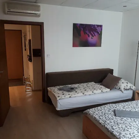 Utulny Apartman V Bratislava 6 Exterior photo